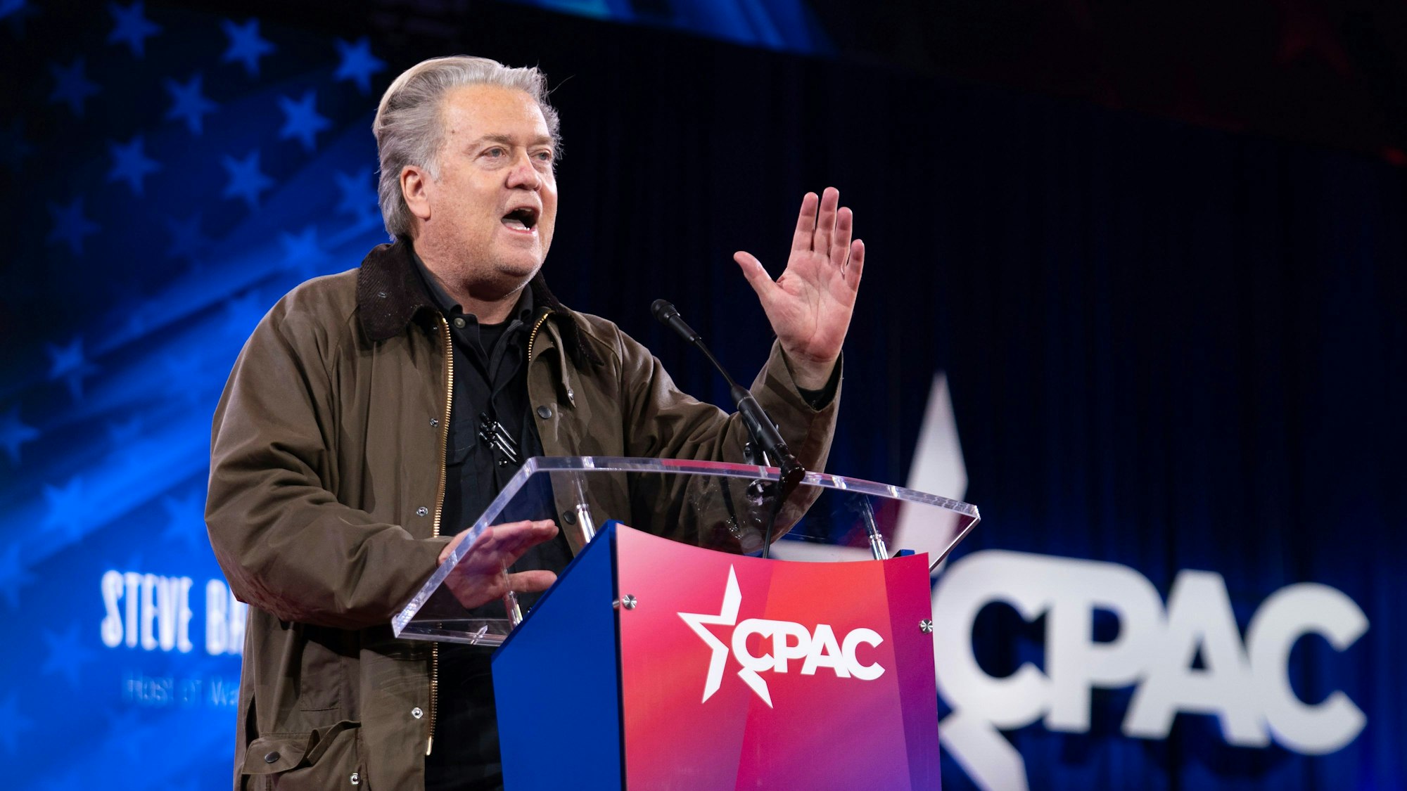 Steve Bannon spricht auf der Conservative Political Action Conference (CPAC) im Gaylord National Resort & Convention Center.