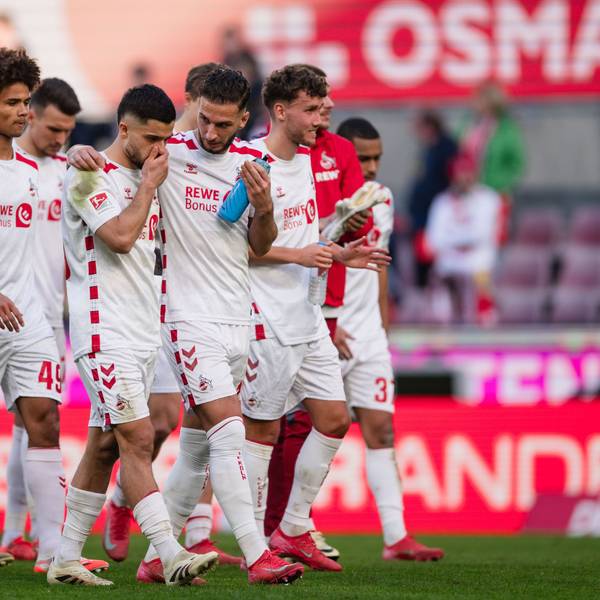 Die FC-Profis nach dem Unentschieden gegen Düsseldorf.