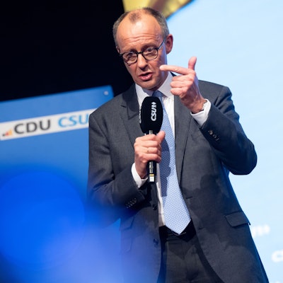 22.02.2025, Bayern, München: Friedrich Merz, CDU-Bundesvorsitzender und Unions-Kanzlerkandidat spricht beim gemeinsamen Wahlkampfabschluss von CSU und CDU für die Bundestagswahl. Foto: Sven Hoppe/dpa +++ dpa-Bildfunk +++