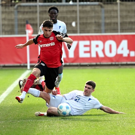 23.02.2025, Fussball-A-Jugend-Bayer 04 Leverkusen-TSG Hoffenheim
links: Alejo Sarco Castro (Bayer)
Foto: Uli Herhaus