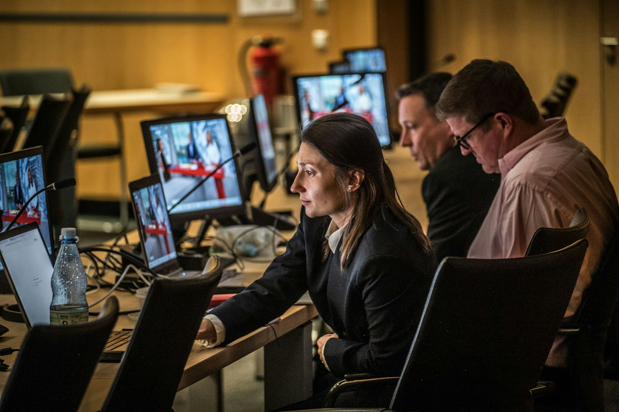 Bundestagswahl die Ergebnisse aus den Wahllokalen laufen einFoto: Ralf Krieger