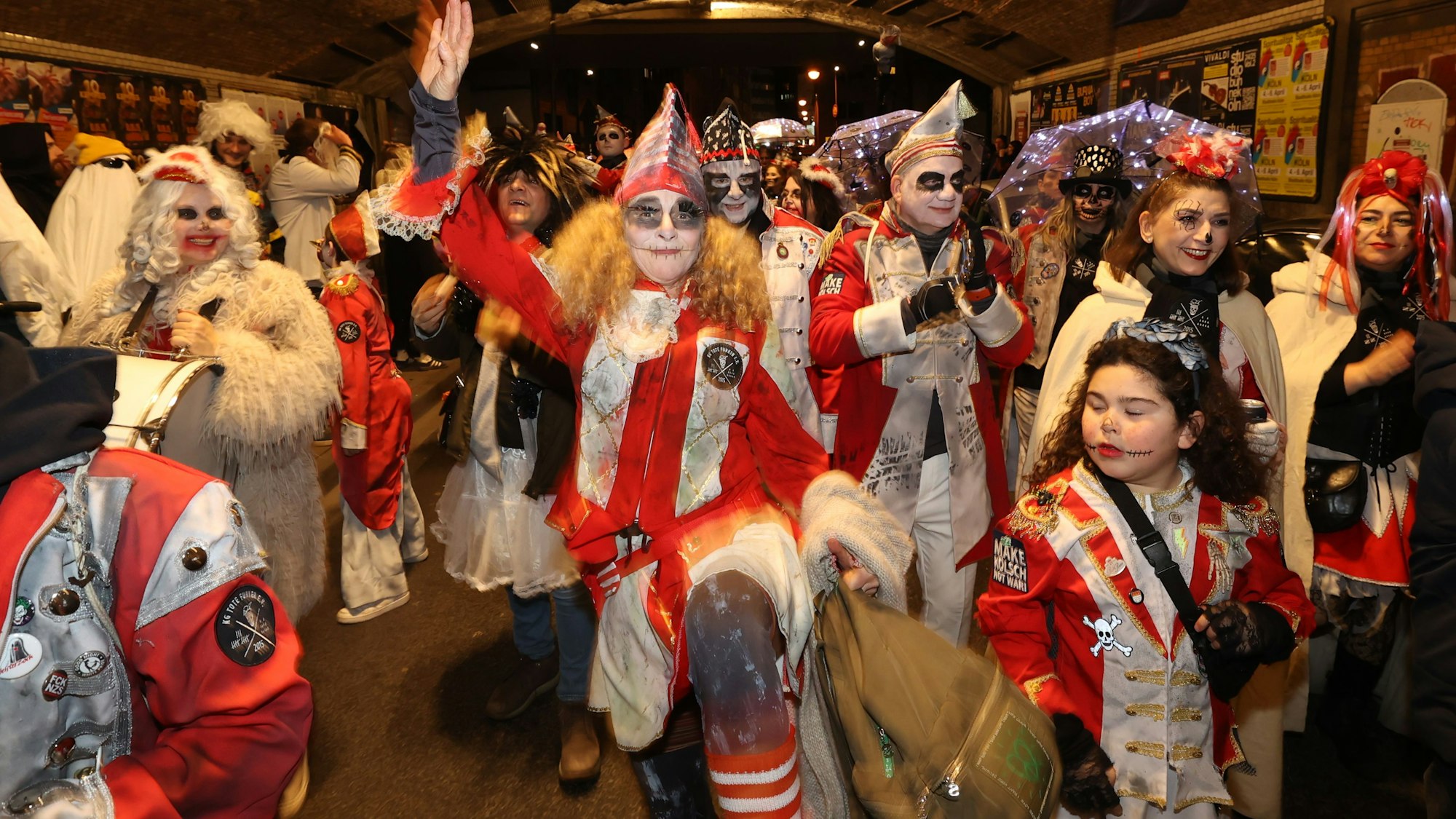 Die Teilnehmendem beim alternativen Karnevalszug 2025.
