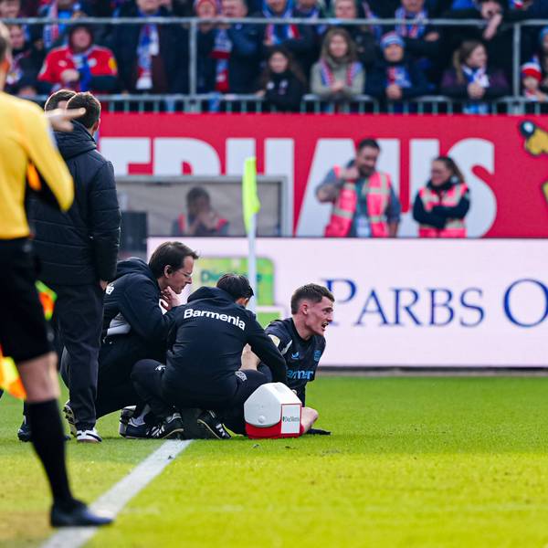 Verletzung Florian Wirtz Bayer 04 Leverkusen, 10 GER, Holstein Kiel vs. Bayer 04 Leverkusen, Fussball, Bundesliga, Spieltag 23, Saison 2024/2025, 22.02.2025 DFL REGULATIONS PROHIBIT ANY USE OF PHOTOGRAPHS AS IMAGE SEQUENCES AND/OR QUASI-VIDEO GER, Holstein Kiel vs. Bayer 04 Leverkusen, Fussball, Bundesliga, Spieltag 23, Saison 2024/2025, 22.02.2025 Kiel *** Injury Florian Wirtz Bayer 04 Leverkusen, 10 GER, Holstein Kiel vs Bayer 04 Leverkusen, Football, Bundesliga, Matchday 23, Season 2024 2025, 22 02 2025 DFL REGULATIONS PROHIBIT ANY USE OF PHOTOGRAPHS AS IMAGE SEQUENCES AND OR QUASI VIDEO GER, Holstein Kiel vs Bayer 04 Leverkusen, Football, Bundesliga, Matchday 23, Season 2024 2025, 22 02 2025 Kiel Copyright: xEibner-Pressefoto/MarcelxvonxFehrnx EP_MFN