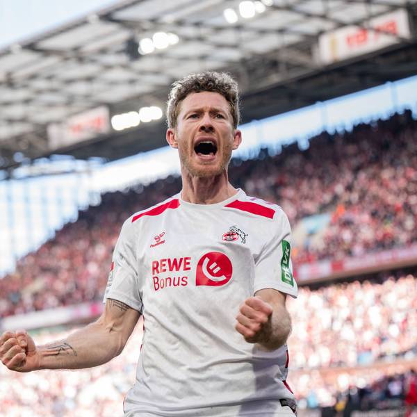 23.02.2025, Nordrhein-Westfalen, Köln: Fußball: 2. Bundesliga, 1. FC Köln - Fortuna Düsseldorf, 23. Spieltag, RheinEnergieStadion. Kölns Torschütze Florian Kainz jubelt nach seinem Treffer zur 1:0 Führung. Foto: Marius Becker/dpa - WICHTIGER HINWEIS: Gemäß den Vorgaben der DFL Deutsche Fußball Liga bzw. des DFB Deutscher Fußball-Bund ist es untersagt, in dem Stadion und/oder vom Spiel angefertigte Fotoaufnahmen in Form von Sequenzbildern und/oder videoähnlichen Fotostrecken zu verwerten bzw. verwerten zu lassen. +++ dpa-Bildfunk +++