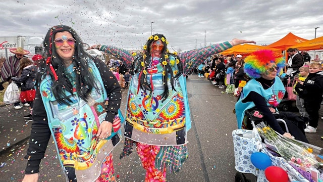 Brühl: Tausende Jecke besuchen ersten Karnevalszug des Jahres | Kölner