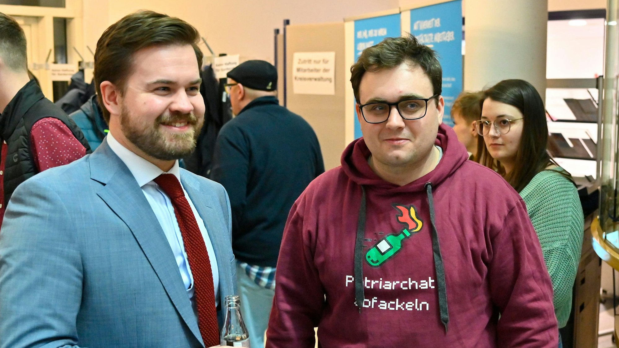 Linken-Kandidat Jan Köstering und SPD-Kandidat Pascal Reinhardt im Gespräch.