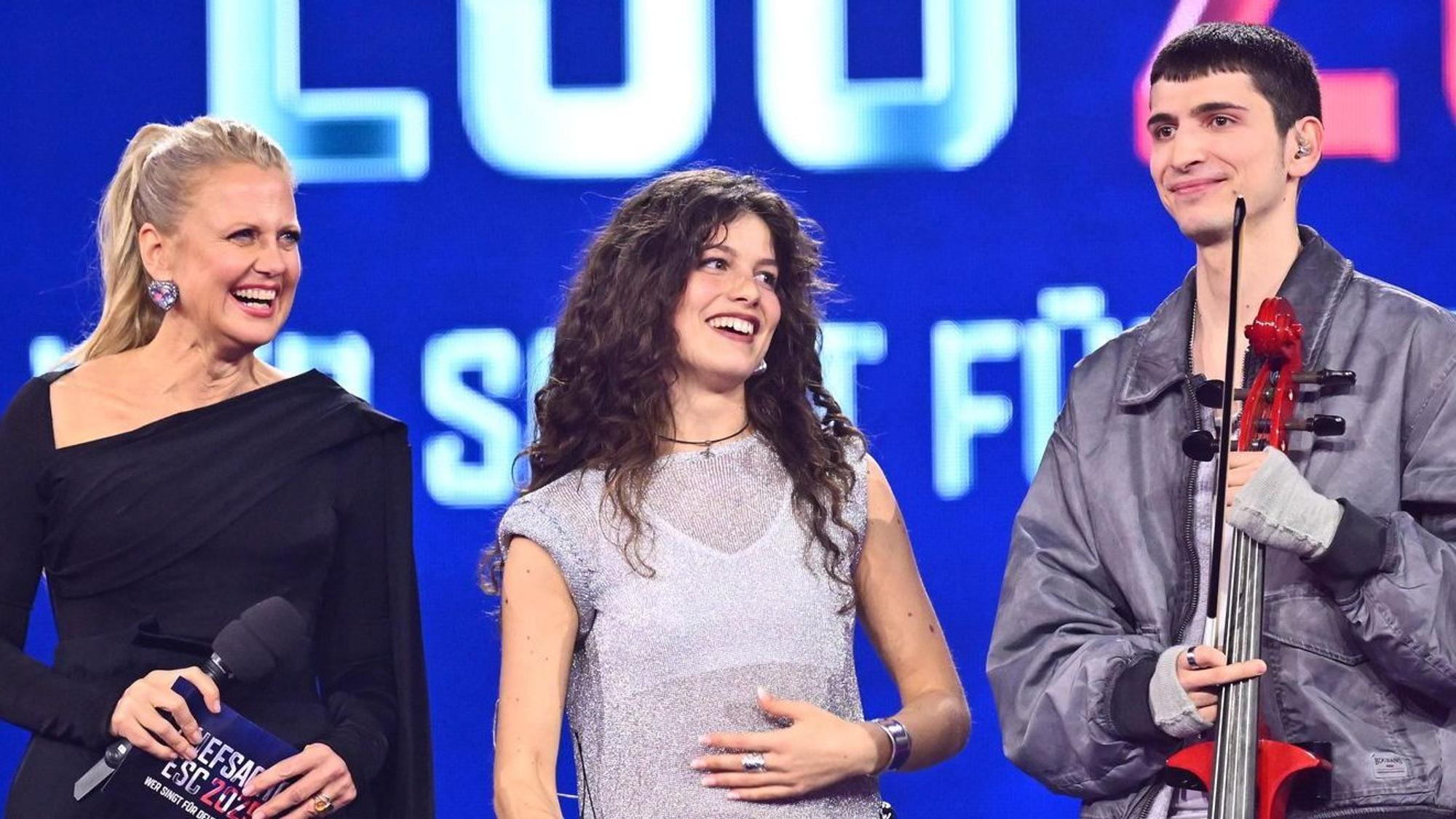 Barbara Schöneberger (links) mit Abor & Tynna, nur einem von 14 Acts im Halbfinale von „Chefsache ESC“ (RTL), die die Moderatorin „ganz toll“ fand.