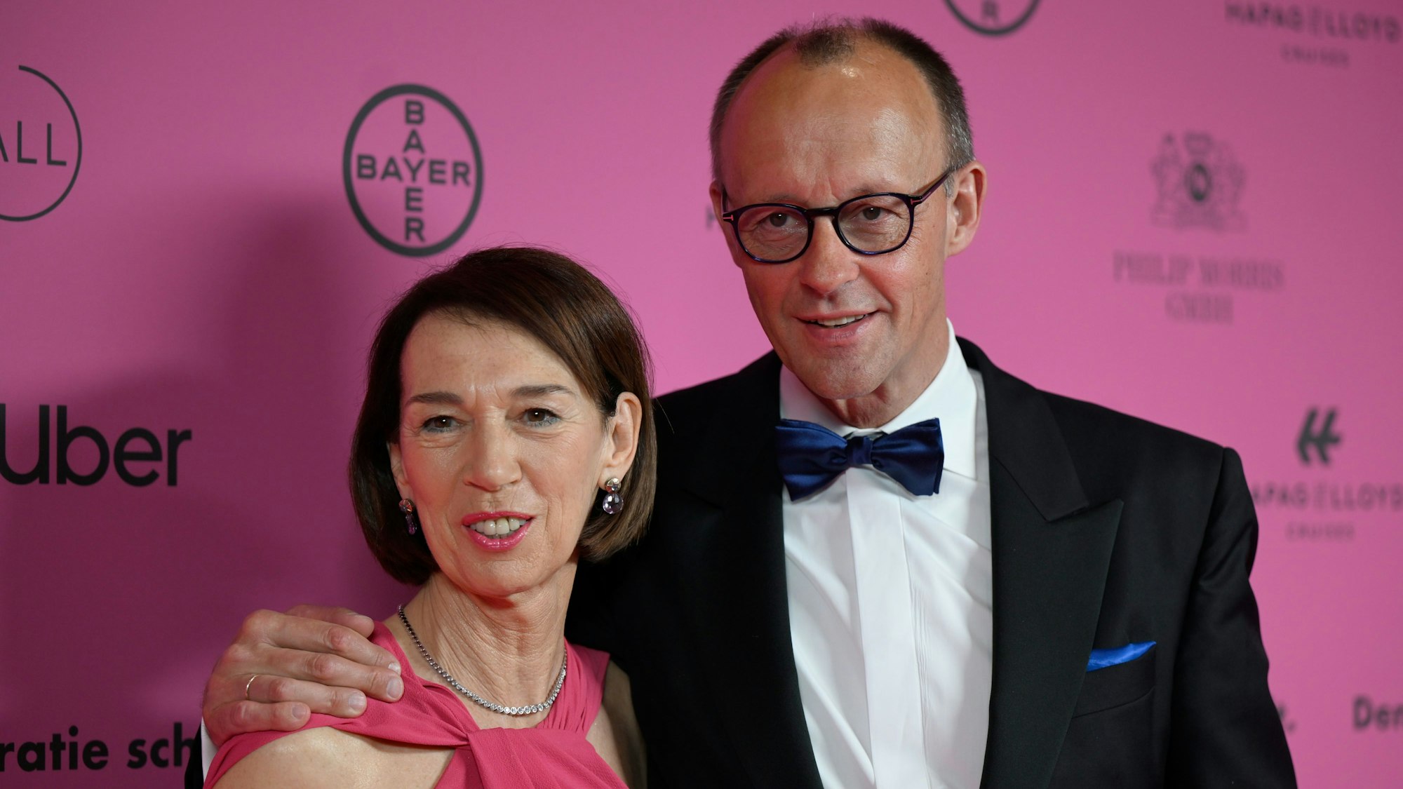 Friedrich Merz, CDU-Bundesvorsitzender, und seine Ehefrau Charlotte Merz kommen zum 71. Bundespresseball.