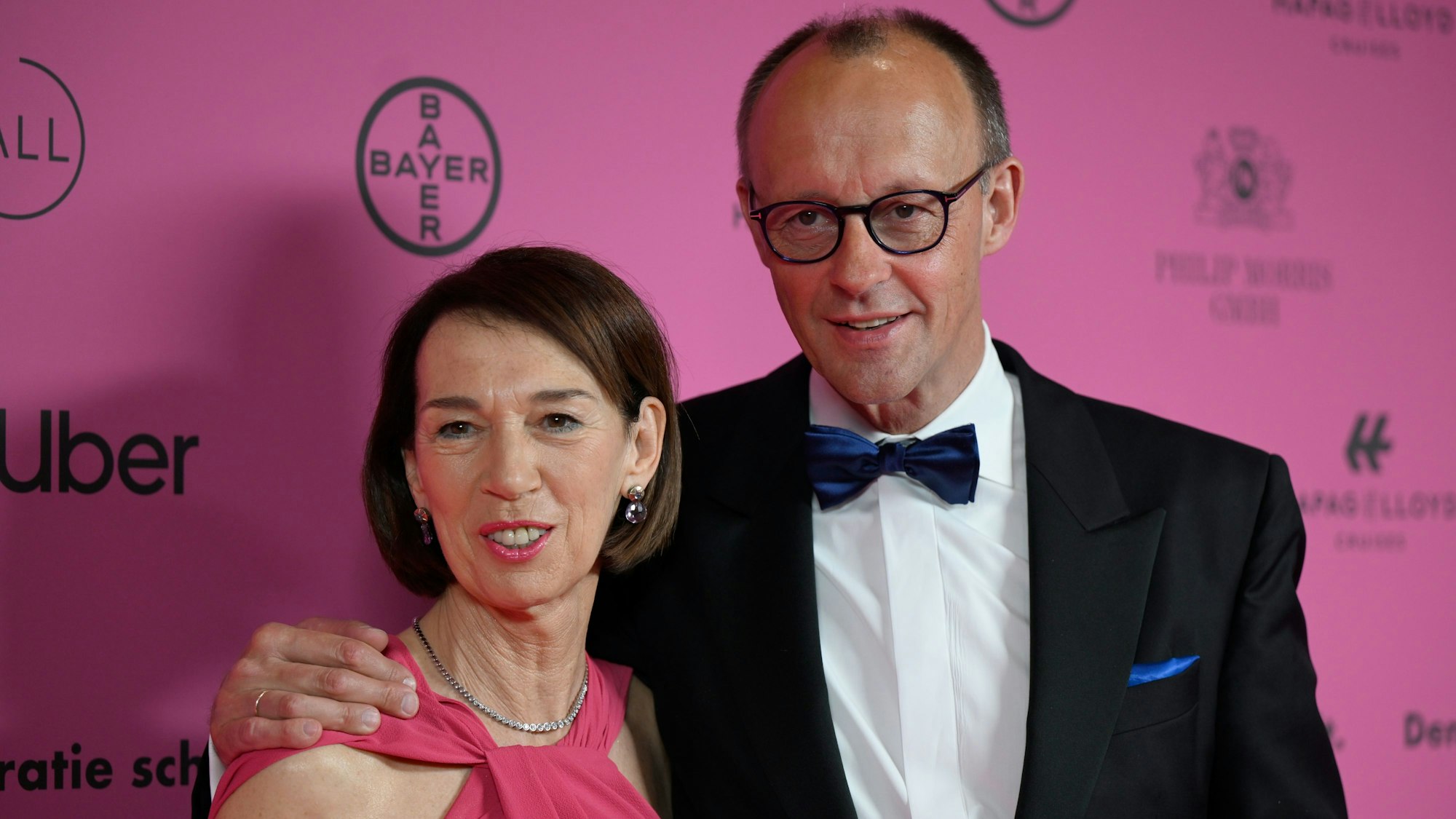 Friedrich Merz und seine Ehefrau Charlotte Merz kommen zum 71. Bundespresseball.