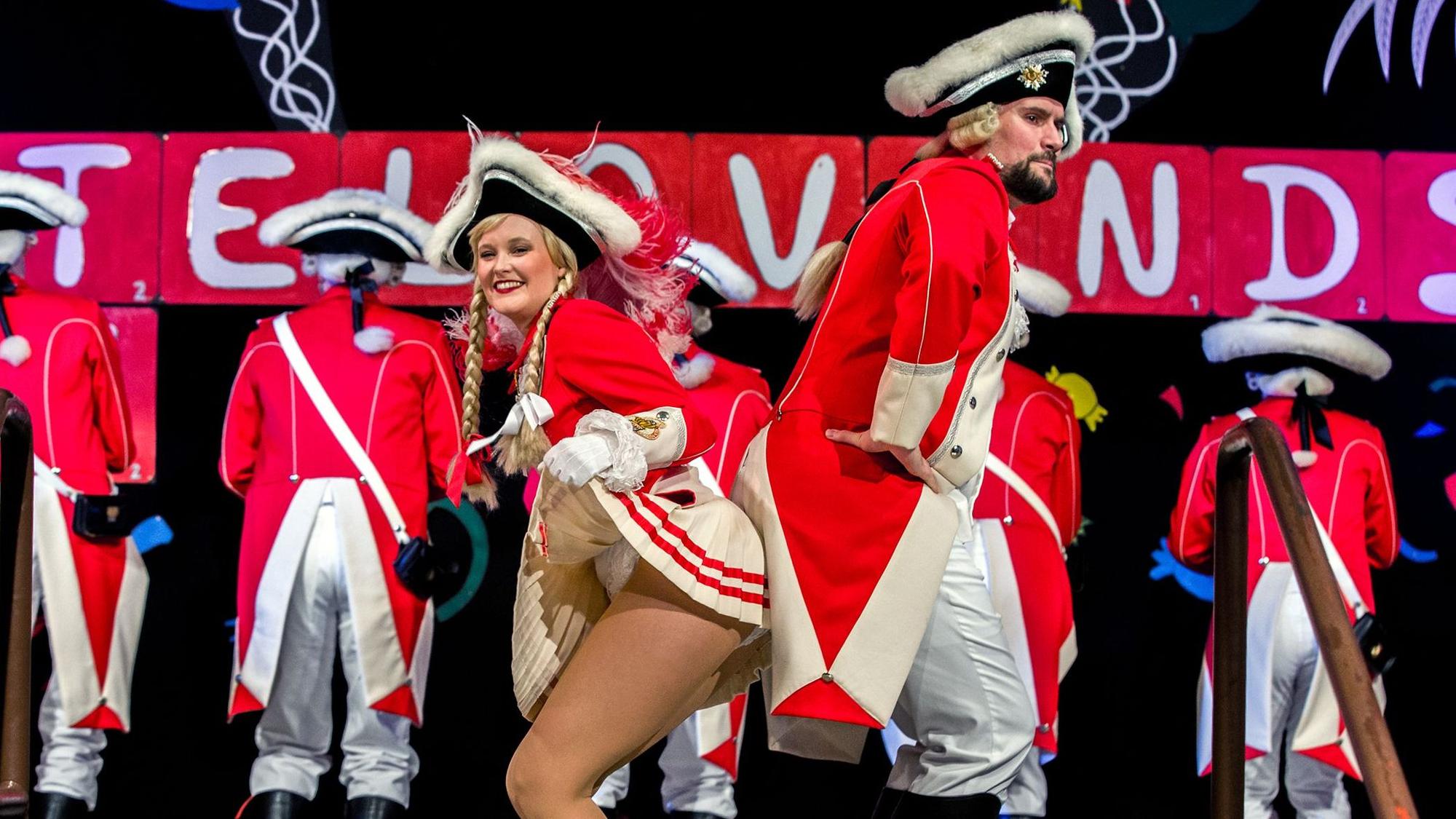 Zu sehen ist das Tanzpaar des Funkenkorps: Sabrina Gaugler und Stephan Nosbüsch beim Stippeföttche.