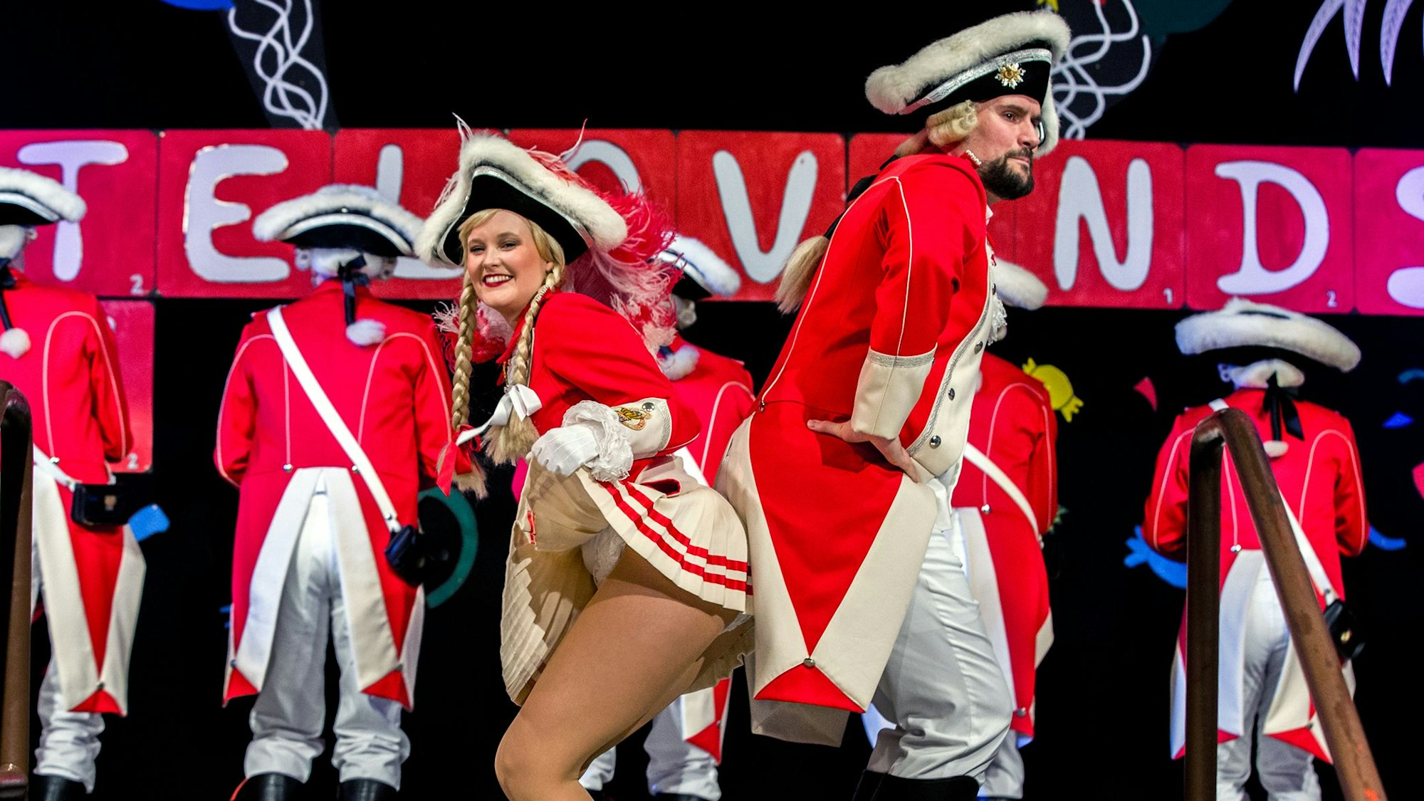 Zu sehen ist das Tanzpaar des Funkenkorps: Sabrina Gaugler und Stephan Nosbüsch beim Stippeföttche.