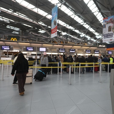 Am Montag müssen sich Passagiere an den Flughäfen Düsseldorf und Köln/Bonn auf Flugausfälle einstellen. Verdi hat Beschäftigte zu Warnstreiks aufgerufen.