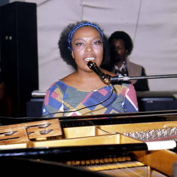 Soul-Sängerin Roberta Flack am Piano.
