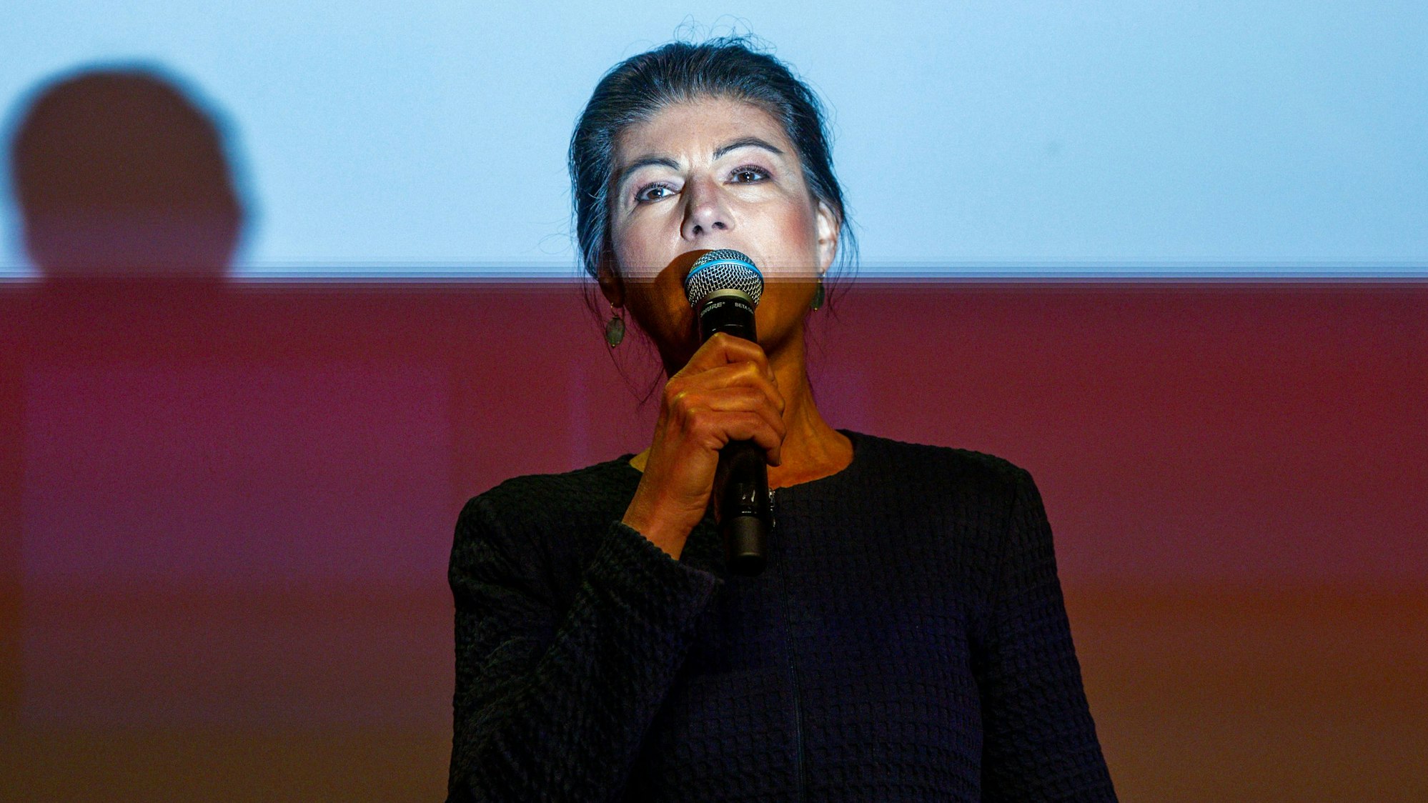 Sahra Wagenknecht, Spitzenkandidatin und Parteivorsitzende vom Bündnis Sahra Wagenknecht BSW, spricht bei der Wahlparty vom BSW.