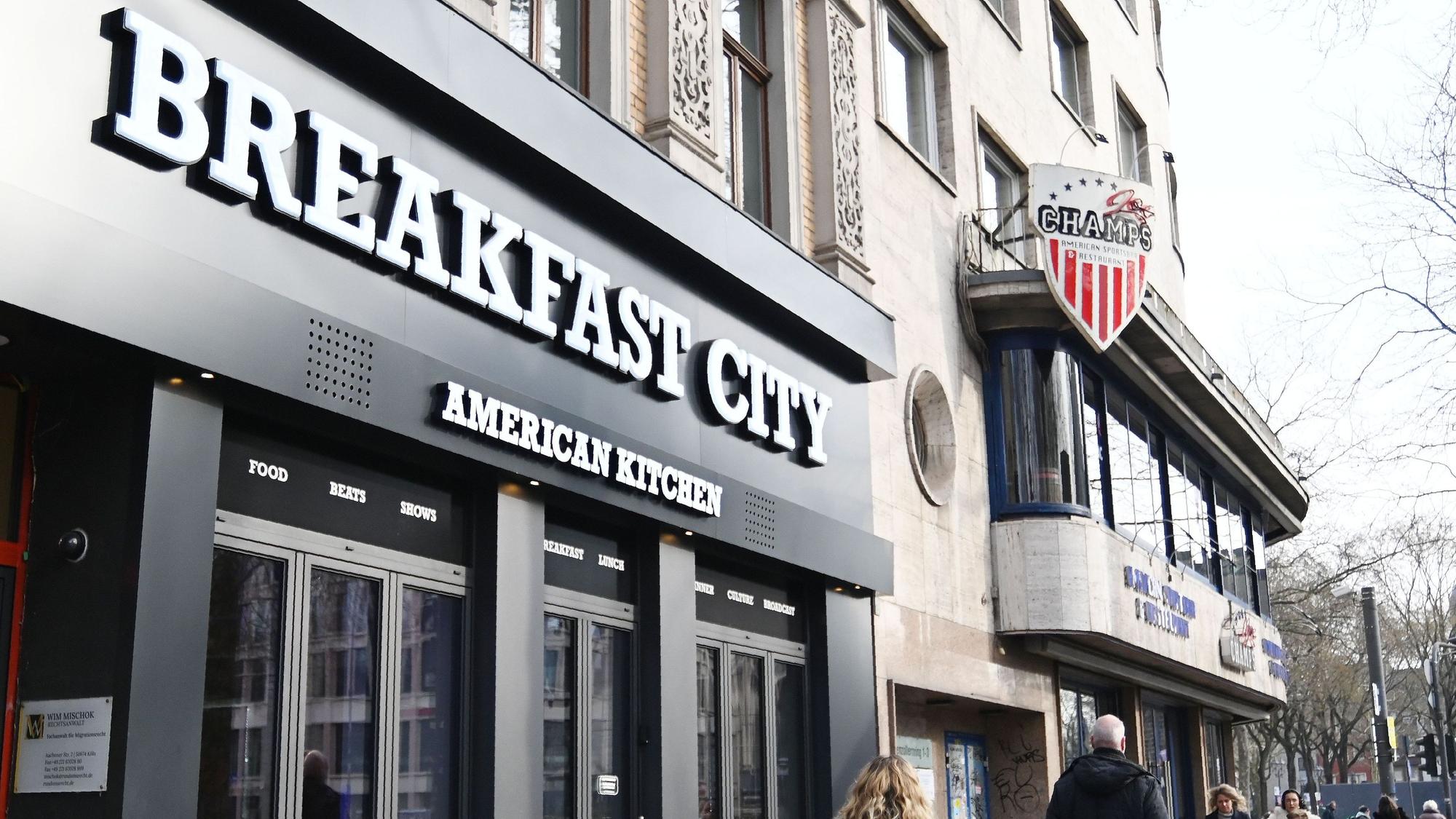 Außenfassade des Breakfast City an der Aachener Straße 2, wo vorher der legendäre Club Roxy war