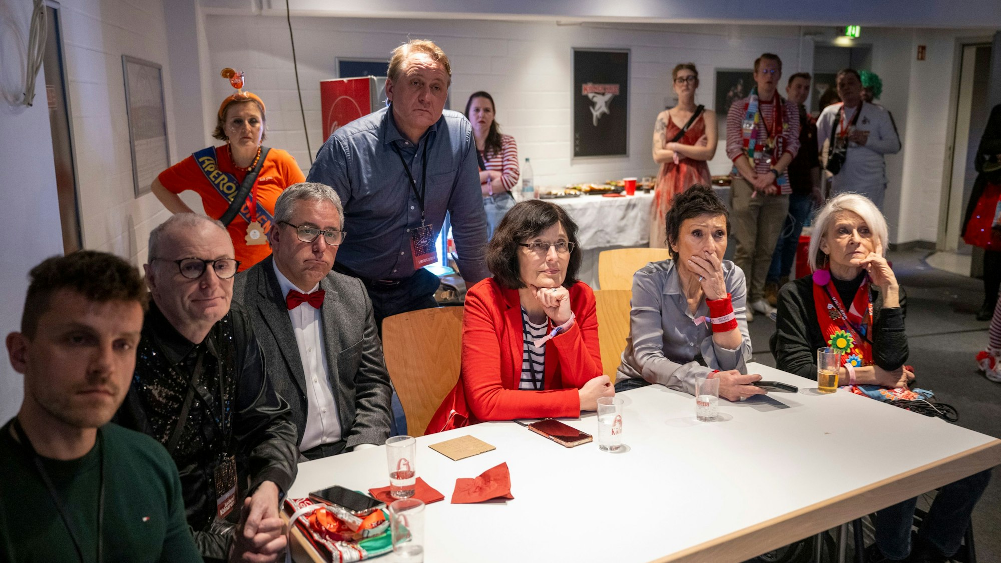 Enttäuschender Wahlabend: Betretene Gesichter bei der Führungsriege der Kölner SPD in der Lanxess-Arena