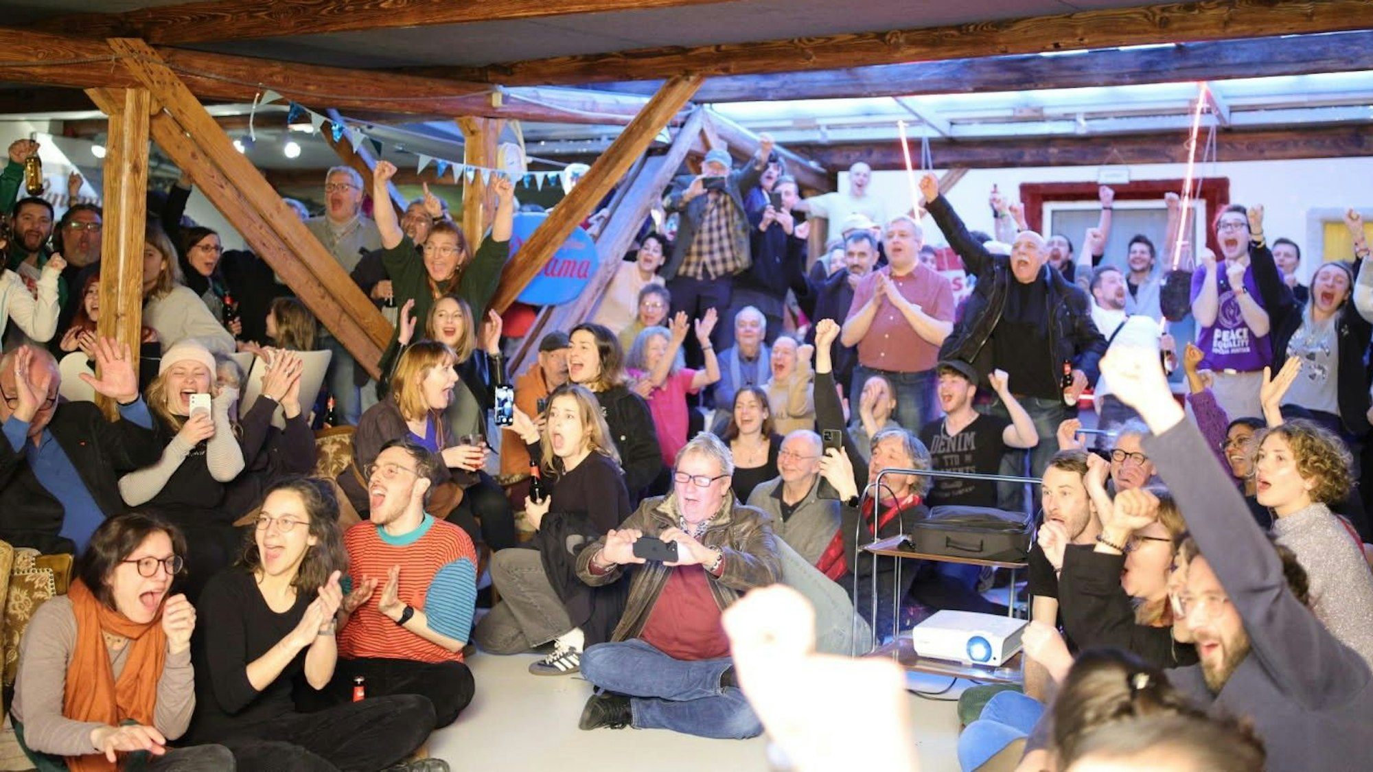 Freude bei den Kölner Linken am Sonntagabend.