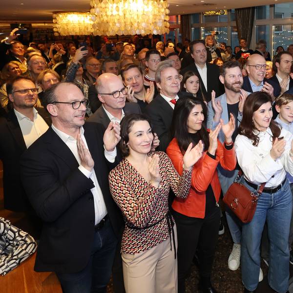 Trotz Wahlsieg in Köln: Die Stimmung auf der Wahlparty der Kölner CDU zur Bundestagswahl ist durchwachsen.