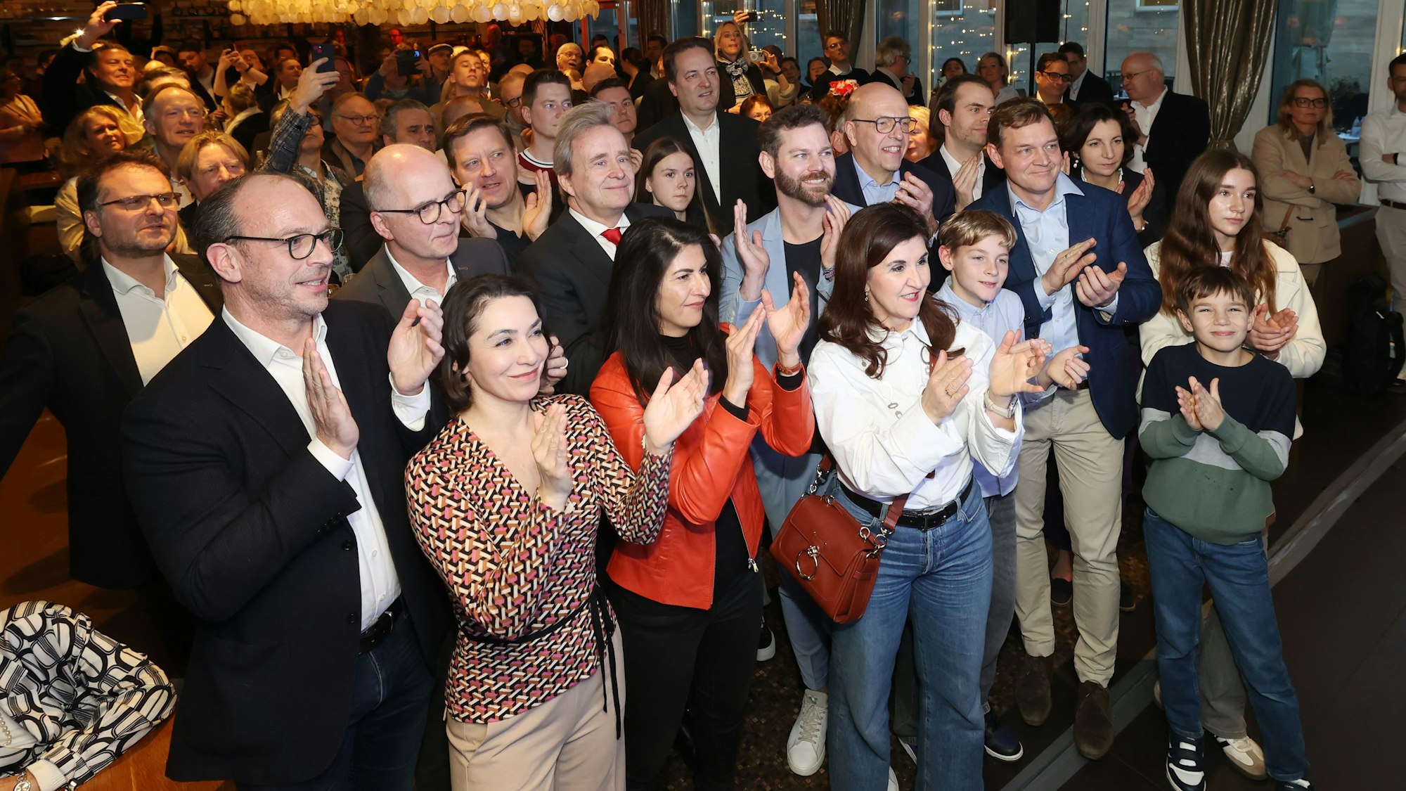 Trotz Wahlsieg in Köln: Die Stimmung auf der Wahlparty der Kölner CDU zur Bundestagswahl ist durchwachsen.