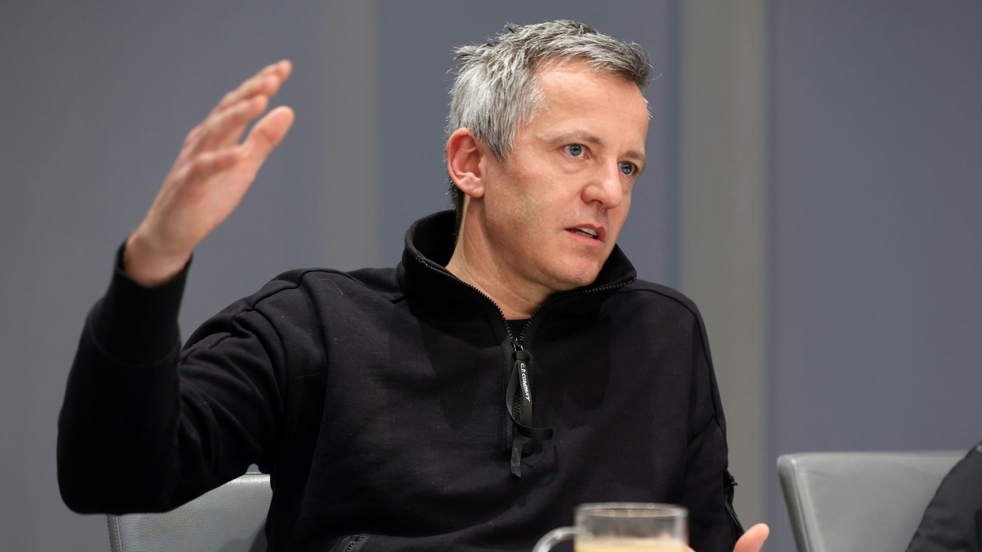 20.01.2025
Köln:
Wie sieht das Stadionerlebnis der Zukunft aus? Welche Möglichkeiten gibt es, den Fußball von zu Hause aus erlebbar zu machen? Interview mit FC-Präsident Werner Wolf und FC Geschäftsführer Philipp Türoff.
Foto: Martina Goyert