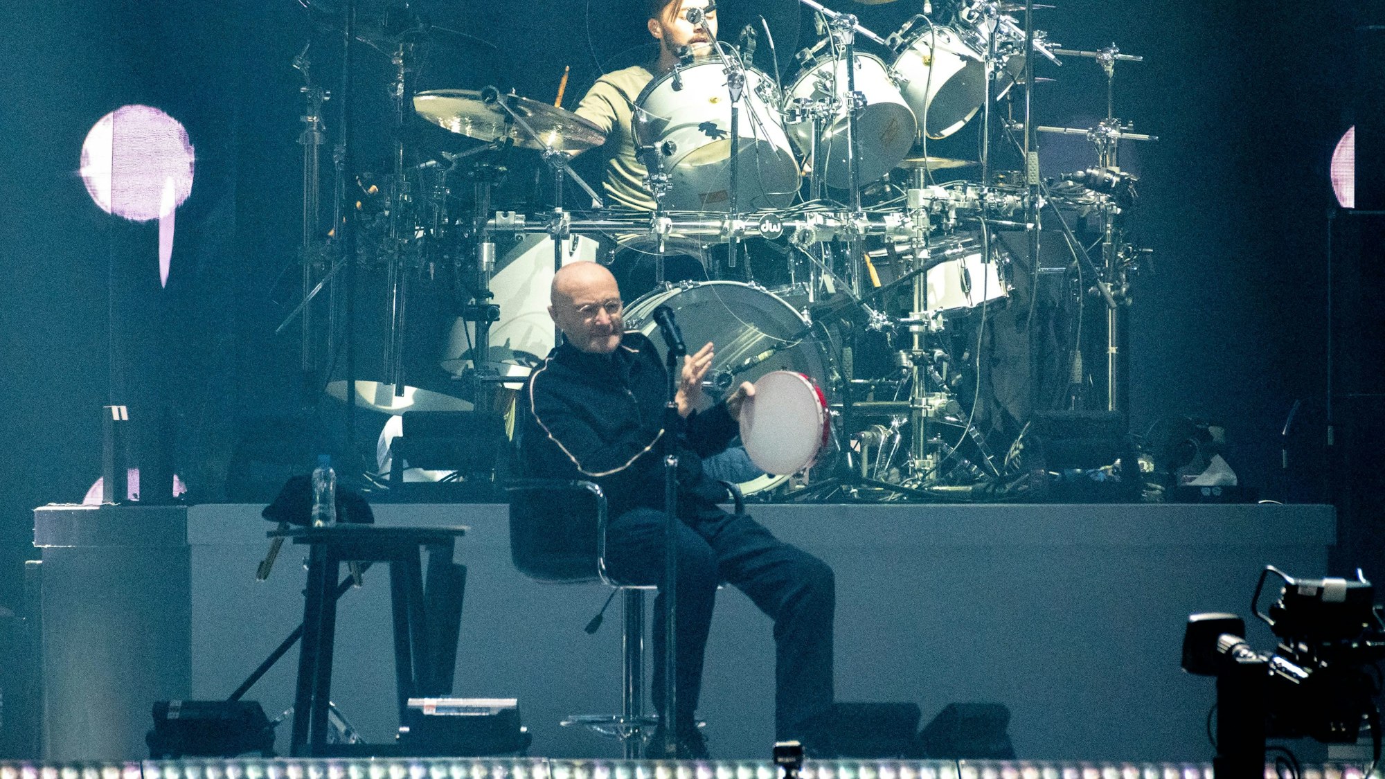 Phil Collins mit Genesis bei einem Konzert im Jahre 2022 in der Lanxess-Arena.