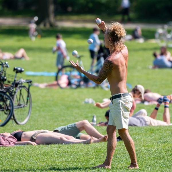 Jonglieren ist richtig gut fürs Gehirn. Es gibt aber auch noch weitere Aktivitäten, die bis ins hohe Alter geistig fit halten.