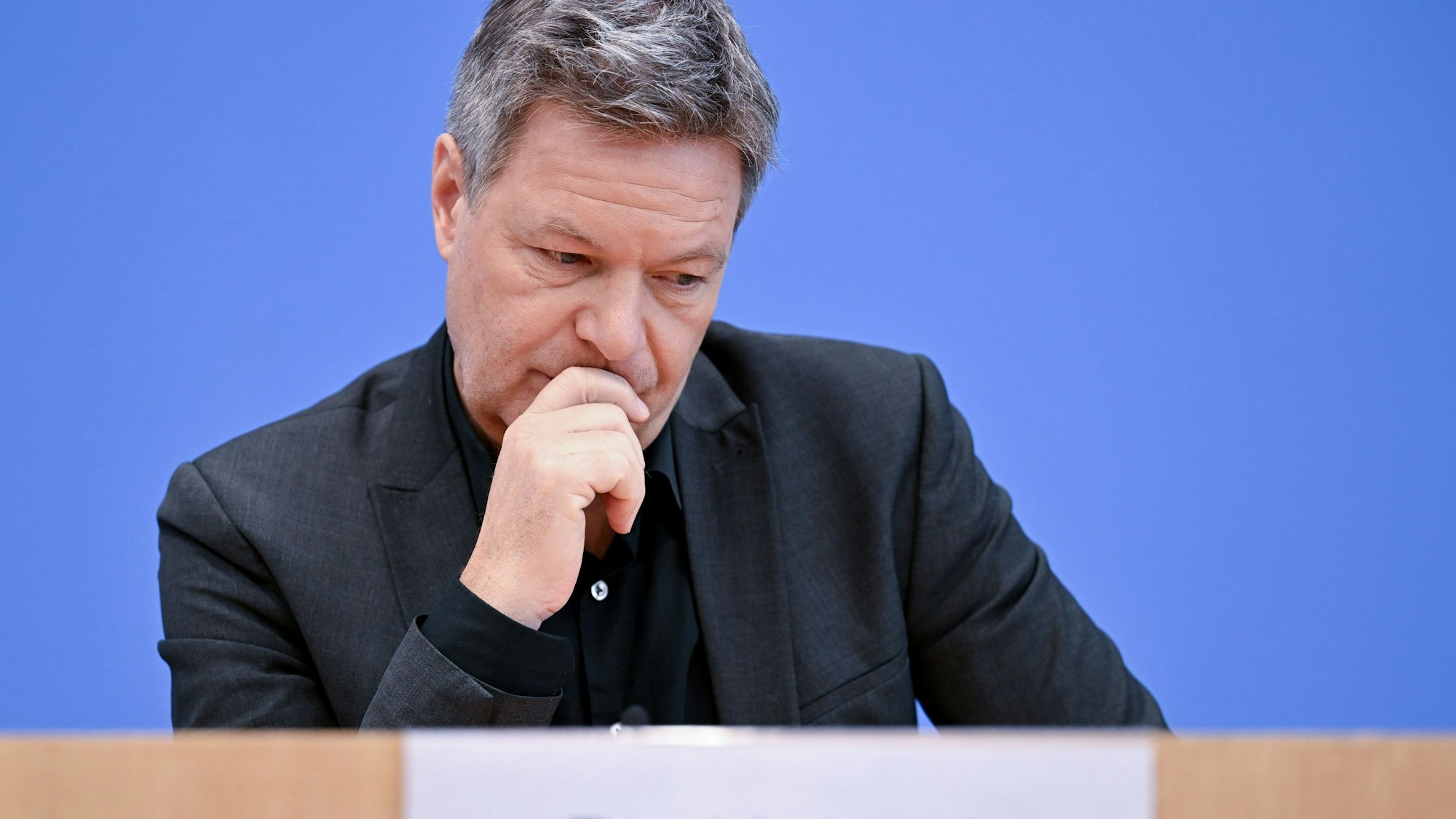 Robert Habeck (Bündnis 90/Die Grünen), Bundesminister für Wirtschaft und Klimaschutz und Kanzlerkandidat, zeigte sich nach der Bundestagswahl zerknirscht.