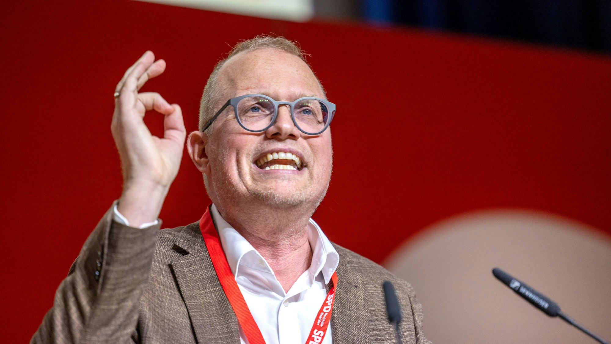 Jochen Ott, Vorsitzender der SPD-Landtagsfraktion, spricht bei der Landesdelegiertenkonferenz zur Aufstellung der Liste für die Bundestagswahl.