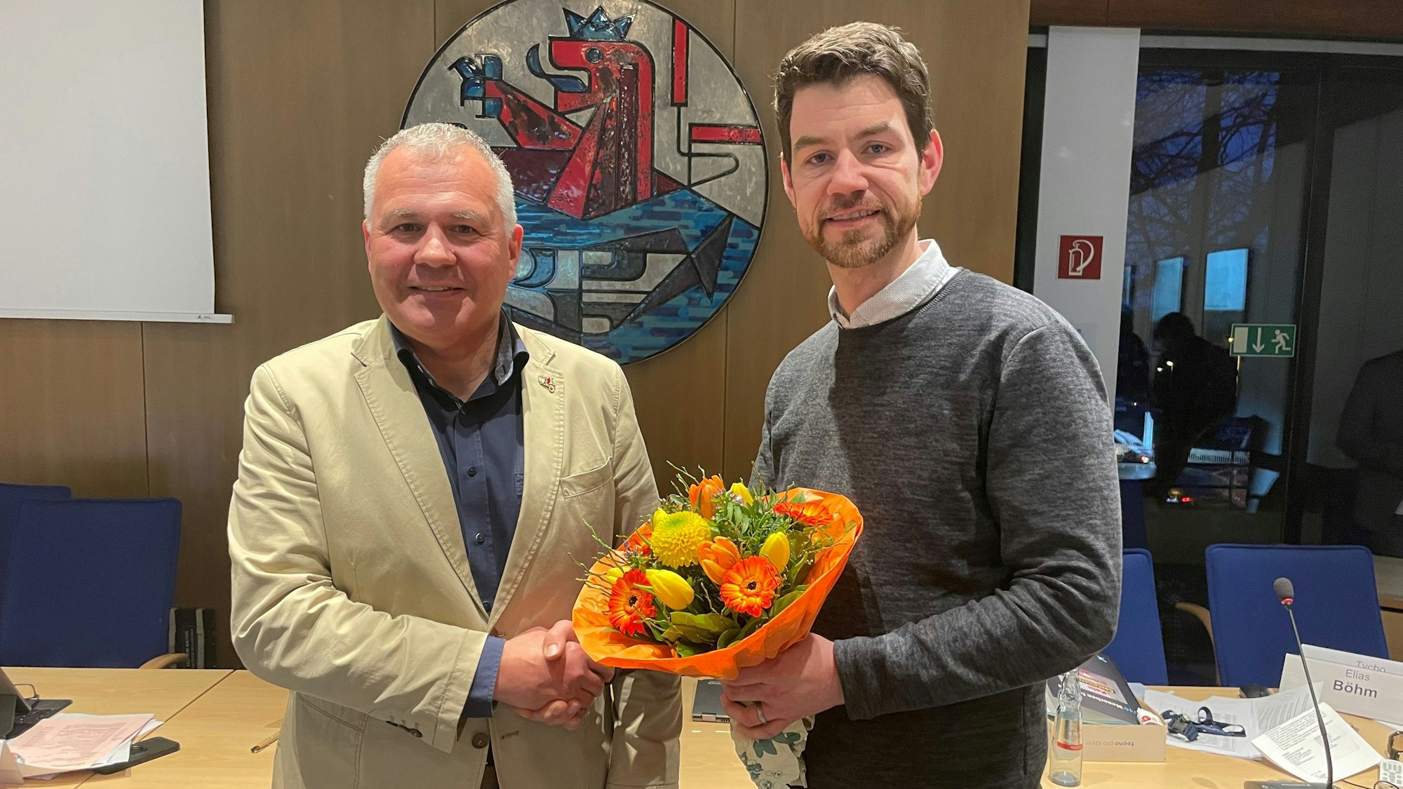 Tobias Rottwinkel (r., SPD) ist neuer zweiter Stellvertreter von Leichlingens Bürgermeister Frank Steffes (l.).