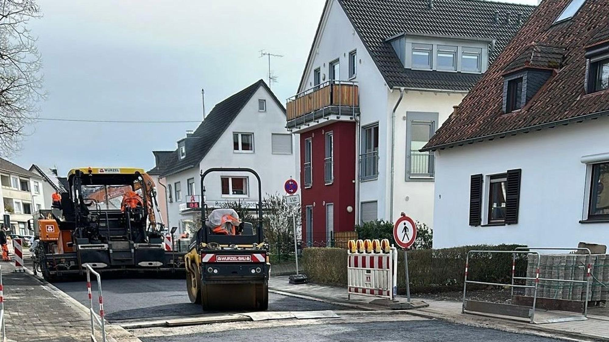 Die Bauarbeiten auf der Uhlandstraße neigen sich dem Ende zu.