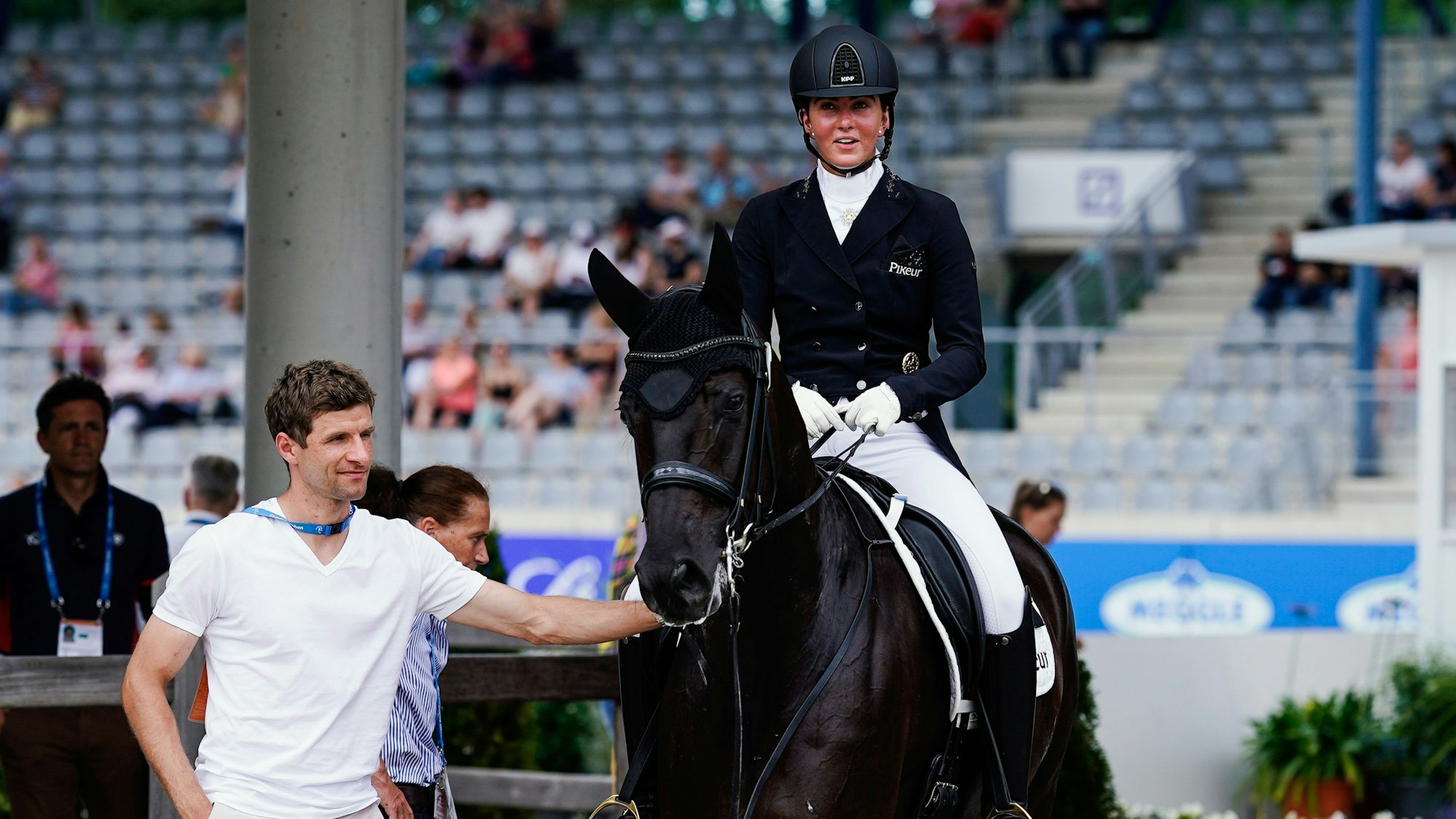 Thomas Müller und seine Frau sind beide große Pferde-Fans.