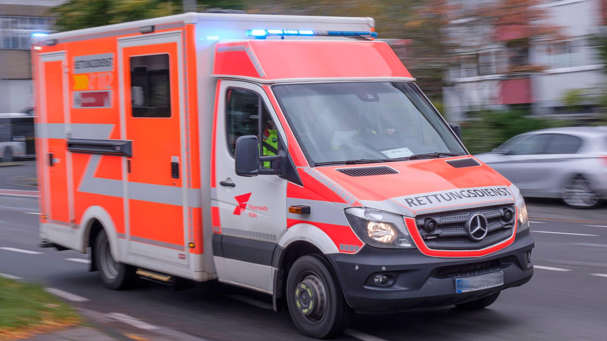 Krankenwagen im Einsatz (Symbolfoto).