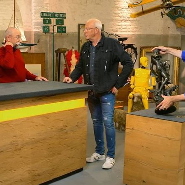 Der Verkäufer aus Kerpen (M.) mit Horst Lichter (l.) und Experte Colmar Schulte-Goltz (r.) bei „Bares für Rares“.