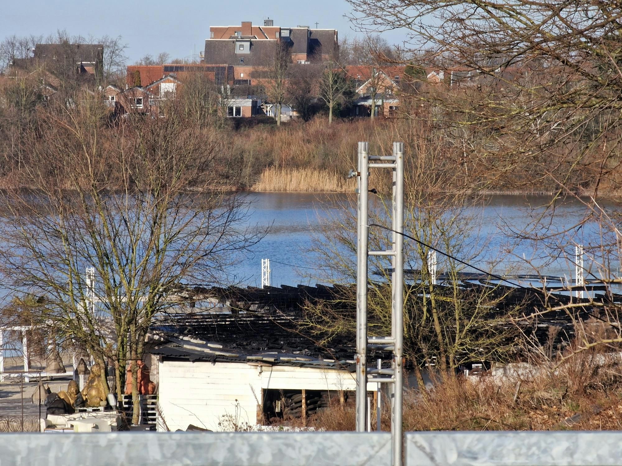 Die Strandbar Escher See nach dem Brand.