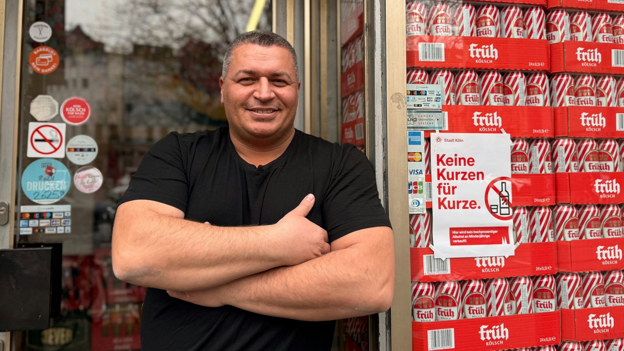 Durmus Arslan steht vor seinem Laden