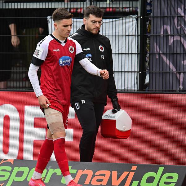 22-02-2025 / pmk / NK103387 Fussball/Herren 3.Liga Saison 2024/2025 Sportclub-Arena / Verl SC Verl - SC Fortuna Koeln Verletzung EL MALA S 22 Said EL MALA 22 Viktoria KOELN Frank SCHROEDTER -Physiotherapeut- Viktoria Koeln *** 22 02 2025 pmk NK103387 Football Men 3 League Season 2024 2025 Sportclub Arena Verl SC Verl SC Fortuna Koeln Injury EL MALA S 22 Said EL MALA 22 Viktoria KOELN Frank SCHROEDTER Physiotherapist Viktoria Koeln