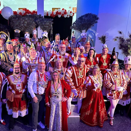 Das Foto zeigt die Tollitäten aus dem Rhein-Erft-Kreis mit Landrat Frank Rock.