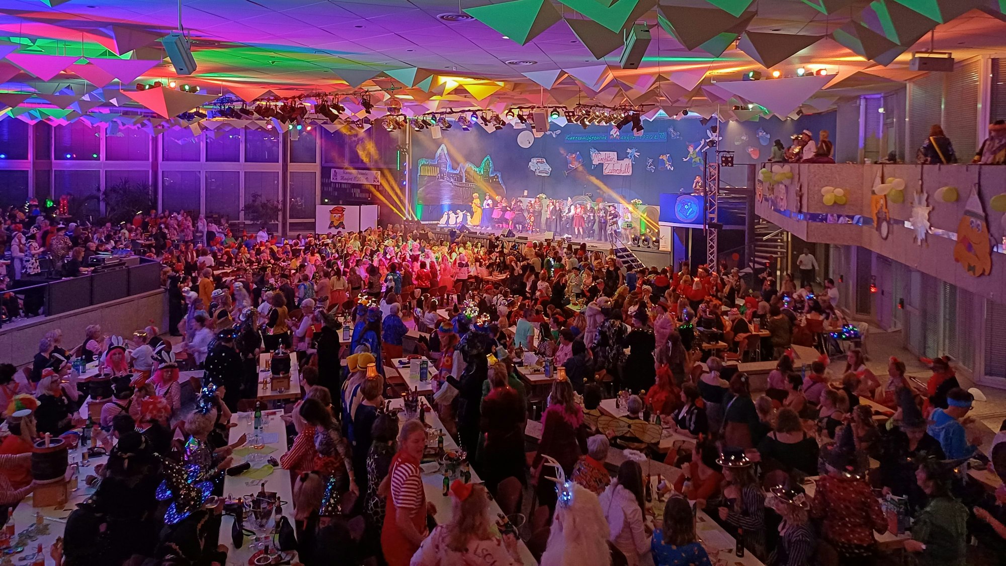 Die Damensitzung der Manforter Karnevalsfreunde war gut besucht.