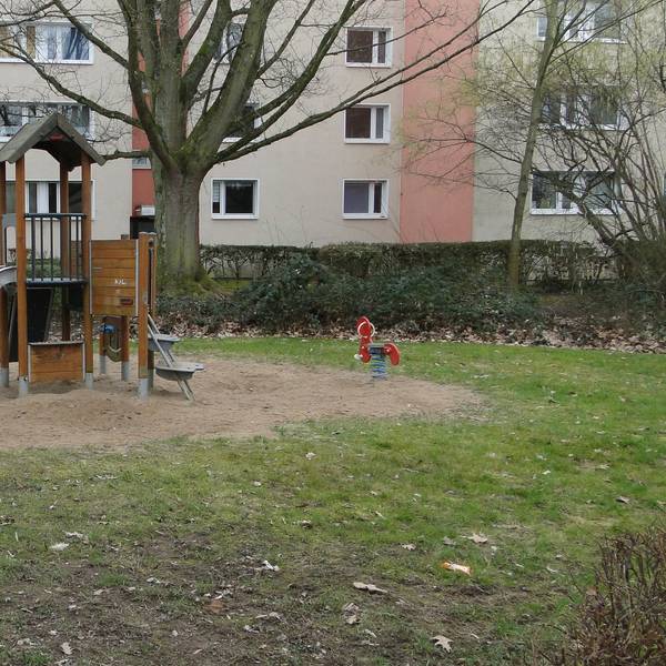 Der Spielplatz in Auf dem alten Weerth ist eher übersichtlich geraten.