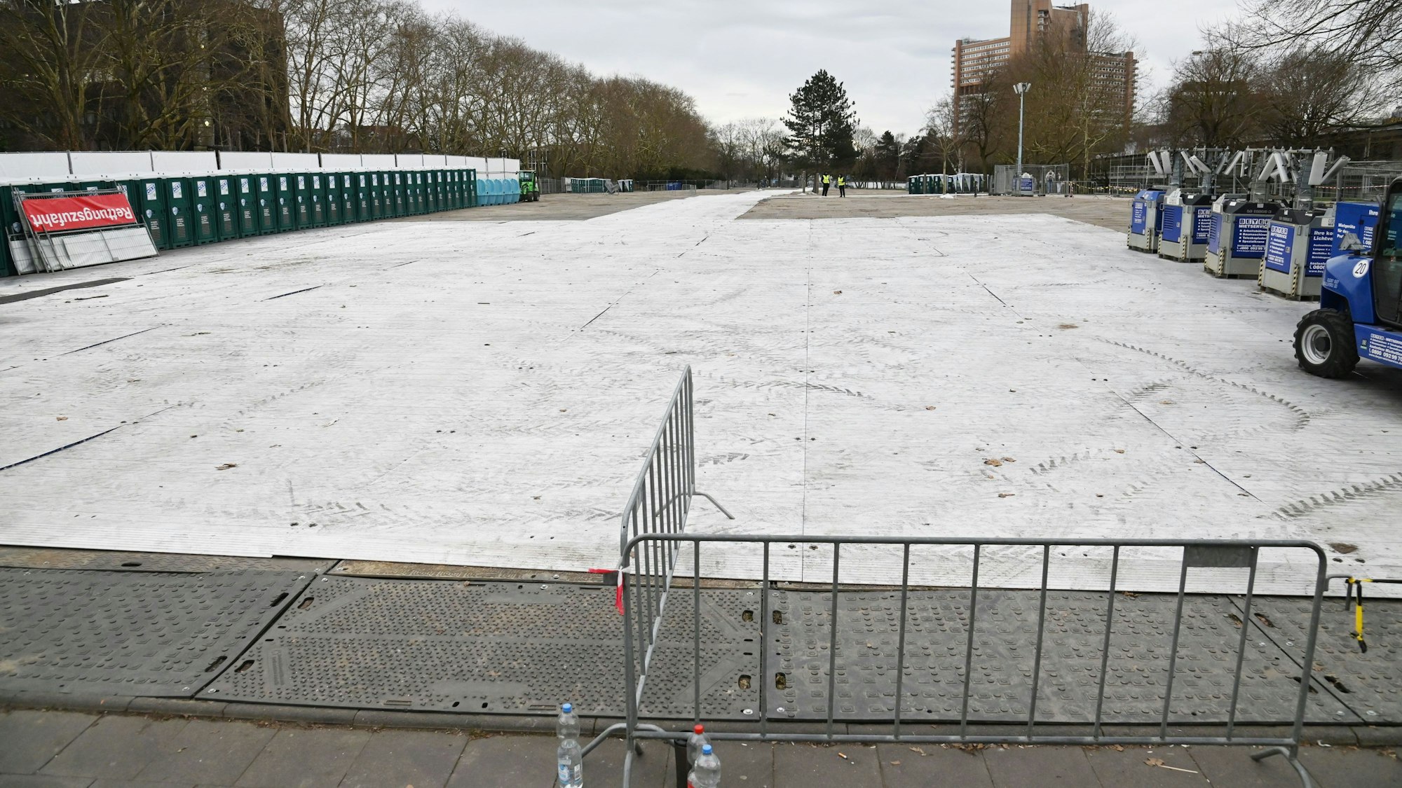 Abgesperrte Uniwiese