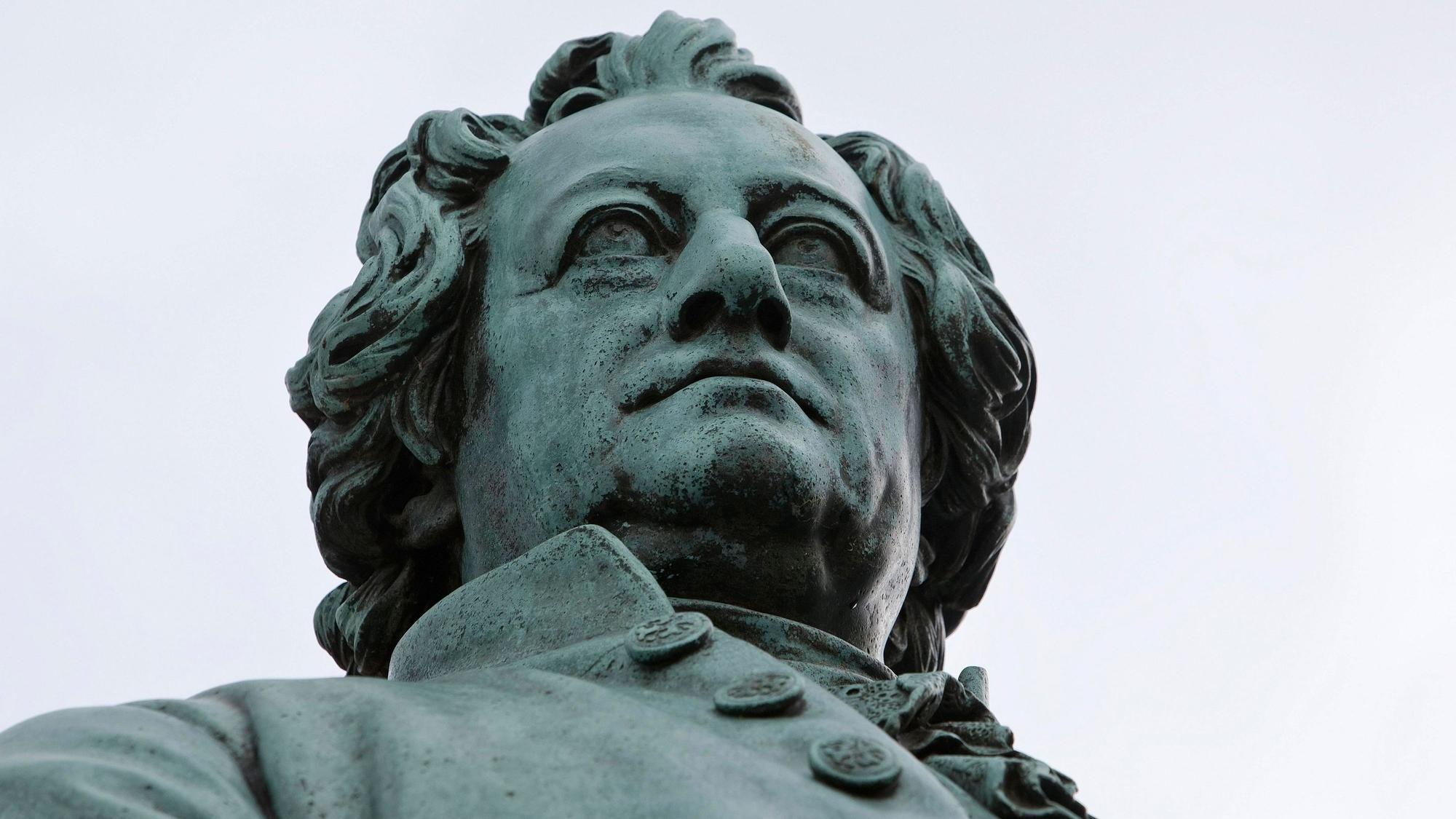 Johann Wolfgang von Goethe, Portrait, Doppelstandbild Goethe-Schiller-Denkmal, Bildhauer Ernst Rietschel, Weimar
