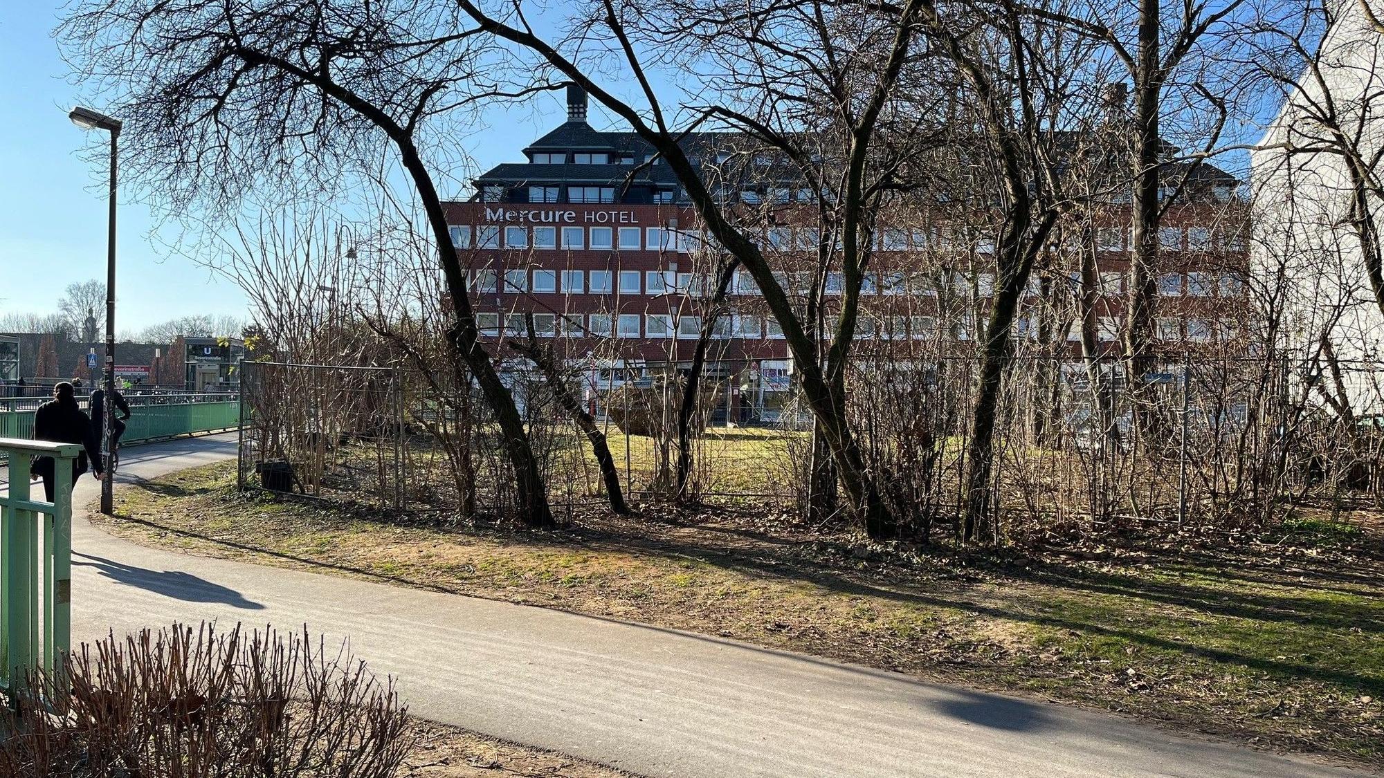 Das Bild zeigt eine Fläche nahe des Waidmarkt, die als Interim während des Baus der Feuerwache 1 infrage kommt.