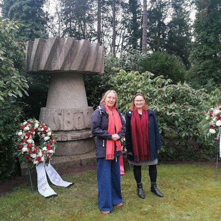 Anja Weber (l.), Vorsitzende des DGB Nordrhein-Westfalen, mit Bürgermeisterin Brigitta von Bülow.