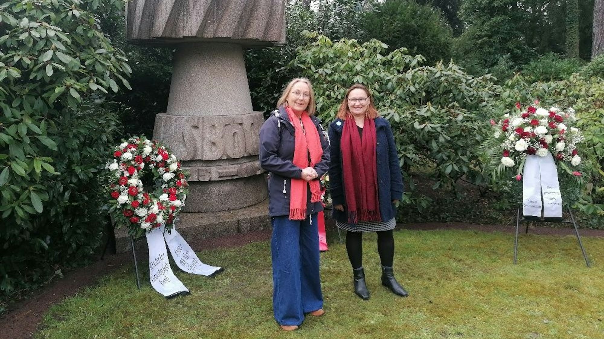 Anja Weber (l.), Vorsitzende des DGB Nordrhein-Westfalen, mit Bürgermeisterin Brigitta von Bülow.