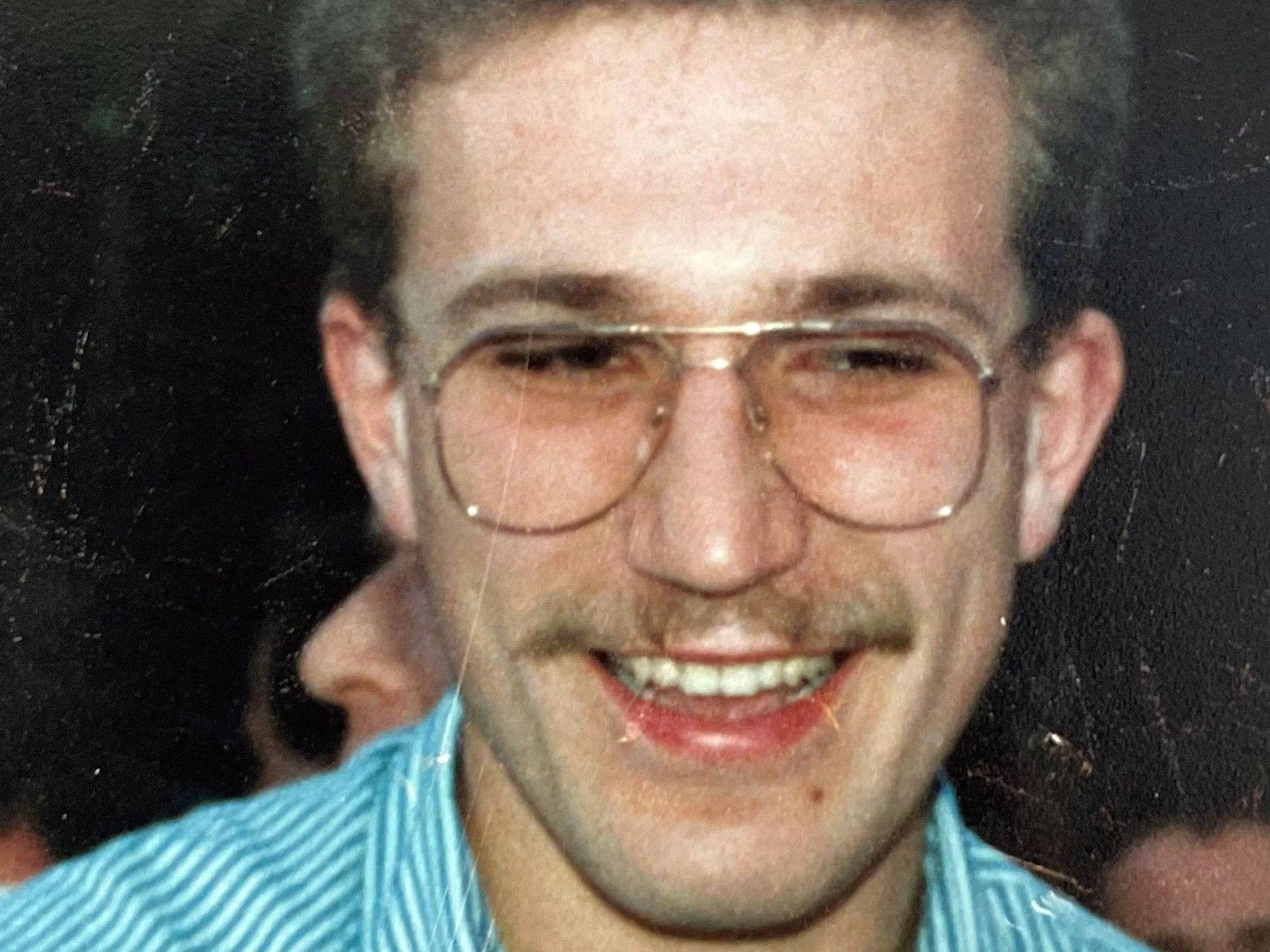 Der Soldat Norbert Stolz wurde 1989 in der Kaserne Butzweilerhof in Köln-Ossendorf ermordet.