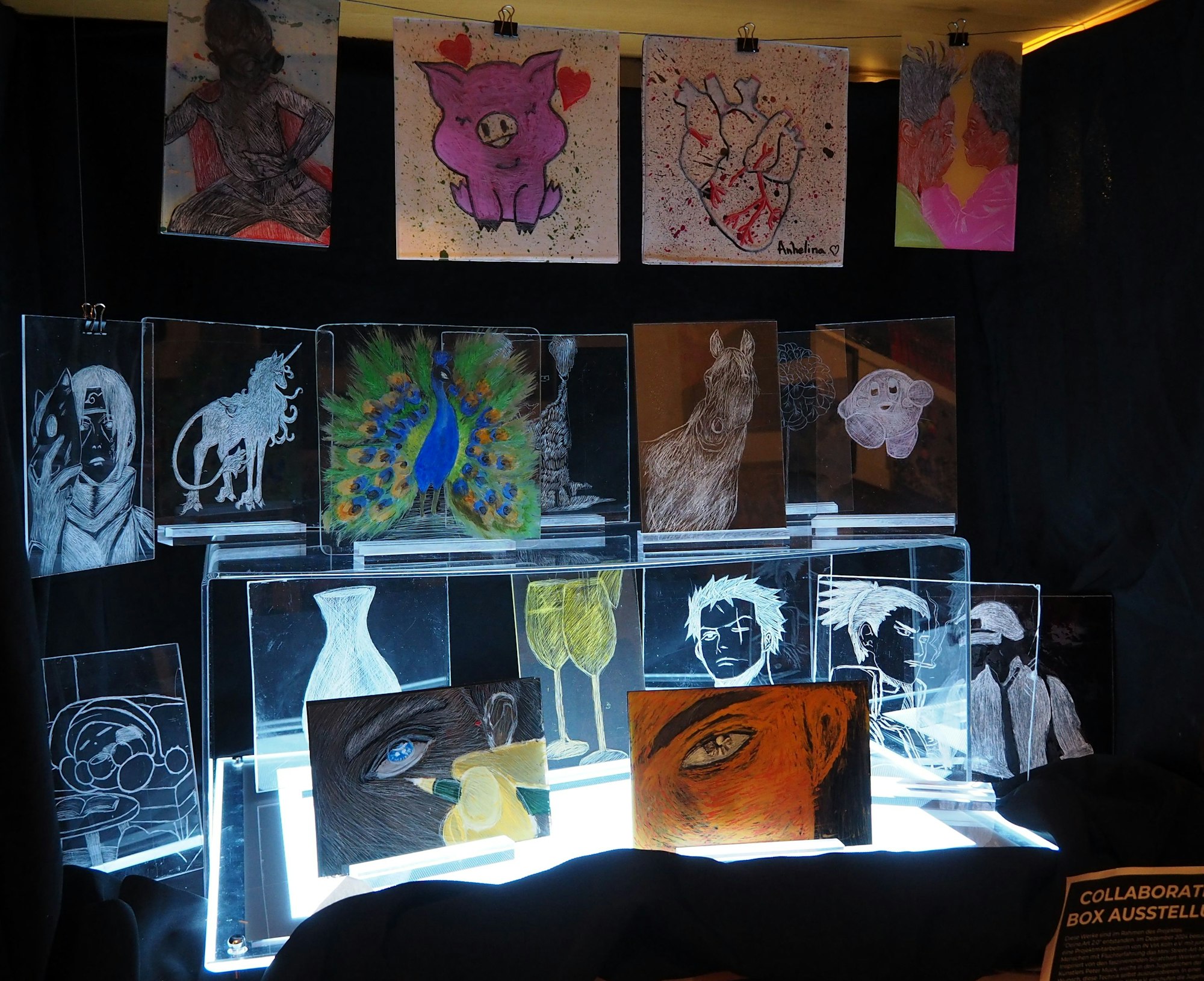 Die Scratchart-Werke der jungen Menschen sind derzeit in der „Collaboration Box“ im Mini-Streetartmuseum in der Südstadt zu sehen.