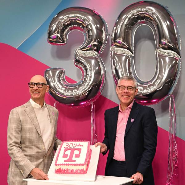 CEO Tim Höttges und CFO Christian Illek auf der Bilanzpressekonferenz am 26. Februar 2025.