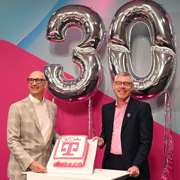 CEO Tim Höttges und CFO Christian Illek auf der Bilanzpressekonferenz am 26. Februar 2025.