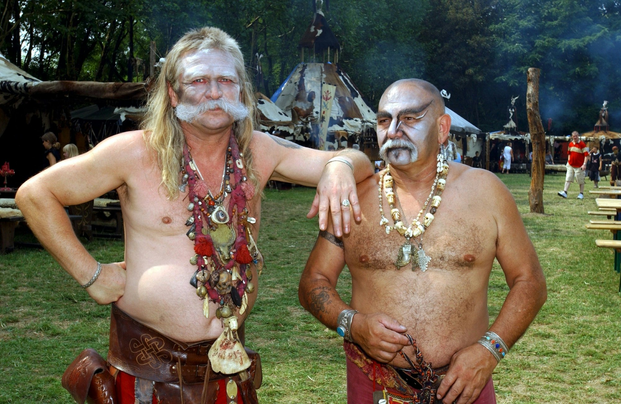 Ein Bild aus vergangenen Zeiten: 2003 feierte die 1. Kölner Hunnenhorde im Volksgarten ihren 25. Geburtstag