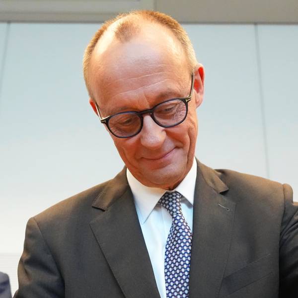 Das Bild zeigt Friedrich Merz, CDU-Bundesvorsitzender und CDU/CSU-Fraktionsvorsitzender im Bundestag, bei der konstituierenden Sitzung der neuen Unionsfraktion im Bundestag.